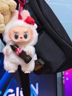 背面看好像一个小兔子❗
个人觉得
拉布布x可口可乐做工是拉布
