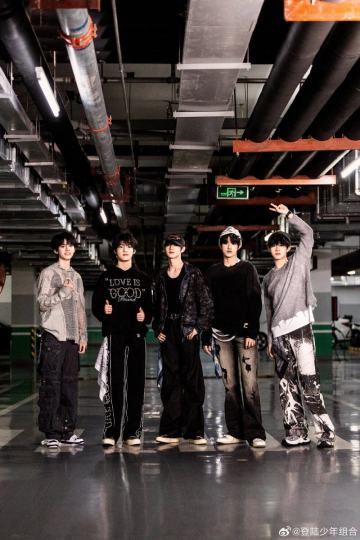 没有人不喜欢Top吧！这么帅。本人喜爱度排行。1朱志鑫。2左航。3苏新皓。4张泽禹。5张极。（不喜勿喷。直个人排行。你们的排行可以发到评论区哦）