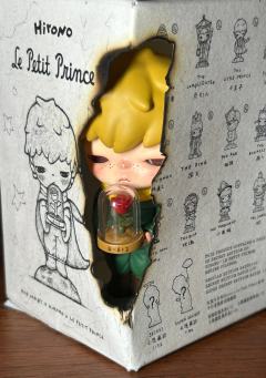 小王子：造型高度还原了《小王子》中的经典形象，身着标志性的服