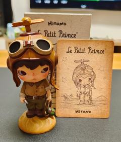 小王子：造型高度还原了《小王子》中的经典形象，身着标志性的服