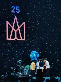 💙五月天『🎙𝄪🎼𝄪🎧』♪✨
耳机里的浪漫终于出现