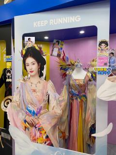 这就是在浙江的好处吗！今天收获新专还有杭州大悦城里的名牌～好