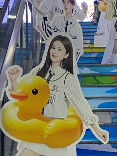 这就是在浙江的好处吗！今天收获新专还有杭州大悦城里的名牌～好