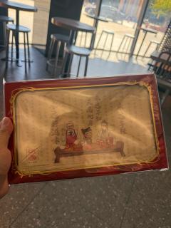 肯德基哪吒联名来啦～
一张哪吒总动员
一张肯德基爷爷

没有