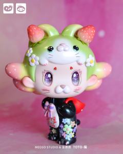 如果要问全世界最喜欢草莓的小猫是谁?🐱
一定是莓好🍓
它