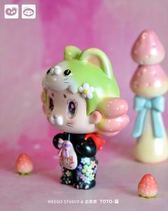 如果要问全世界最喜欢草莓的小猫是谁?🐱
一定是莓好🍓
它