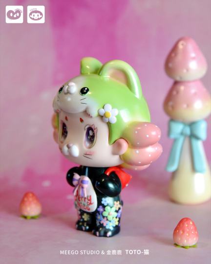 如果要问全世界最喜欢草莓的小猫是谁？🐱
一定是莓好🍓
它的OOTD中藏着许多草莓的小巧思[哇R]
你发现了吗？[皱眉R]
	
作品信息：
高度：约13cm
材质：综合材料，AB补土，sofubi
配件