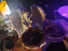 谁是谁的天使,谁又和谁一起跌入地狱。命运让我们相遇交织,那我