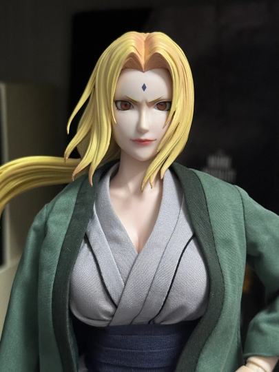 比雏田更高，该大的地方很大，可玩性很高，但裤子紧绷想做痛天脚动作的要注意，附赠硅胶双臂，有百豪形态脸，但无百豪形态胳膊，附赠的豚豚很可爱。