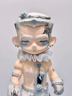 碎镜映不出完整的光，残玫瑰闻不到当初的香，原来最残忍的不是破