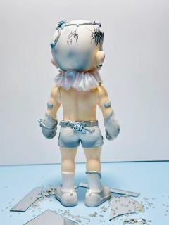 碎镜映不出完整的光，残玫瑰闻不到当初的香，原来最残忍的不是破