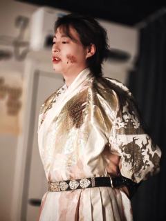 三郎，我有霸王茶姬想你，我在英语角的红豆树下等你。
没想过有