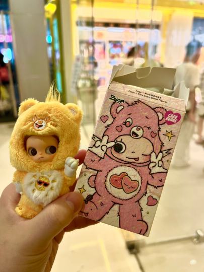 手感真的很明显，一盒稍微摇一下就能摇出来，非常饱满，上下都挺打盒，而且很轻！也许是当天决定挂小鼻噶所以带来好运，感谢小鼻噶