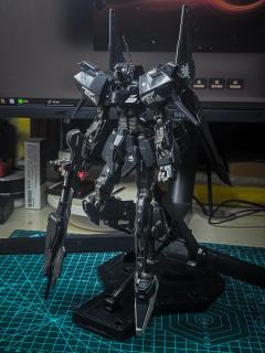 优点就是帅，隐藏水口，黑色机体不用走线，缺点就是大号hg，没