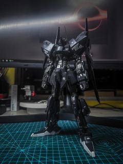 优点就是帅，隐藏水口，黑色机体不用走线，缺点就是大号hg，没