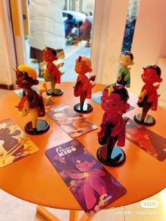 讲道理，玩盲盒的这几年，慢慢从拆盒的快乐变成了凑齐整套的习惯