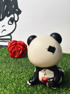 低于原价收的小野人偶熊猫真的很香！太喜欢了～
可玩性也不错！