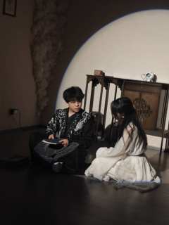 “月隔云端，遥不可及，若连踮脚望月的资格也失去，人生何望。”