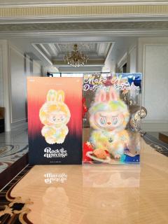 前方高能系列LABUBU搪胶彩虹38cm大娃，摸到实物时渐变