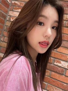 今日头像-黄礼志Yeji
小狐狸辣辣的，这个眼神真的绝了