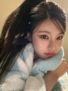 今日头像-黄礼志Yeji
小狐狸辣辣的，这个眼神真的绝了