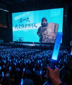 大坝永远为你敞开
长弓永远为你贷款
巴别塔不相信眼泪
航天没