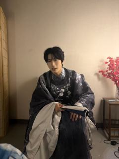 “朝暮与共，行至天光。”

dm：荦荦/pt/晚饭
时长：1