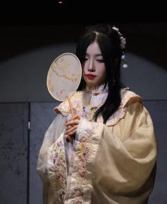 “朝暮与共，行至天光。”

dm：荦荦/pt/晚饭
时长：1