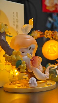 🌕当嫦娥的蜡烛掉进人间…

桂影摇金映月轮，
烛光暖处意缠