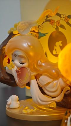 🌕当嫦娥的蜡烛掉进人间…

桂影摇金映月轮，
烛光暖处意缠