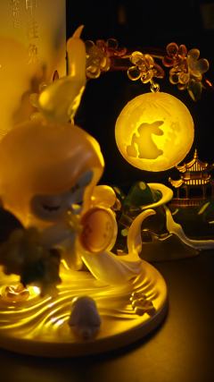 🌕当嫦娥的蜡烛掉进人间…

桂影摇金映月轮，
烛光暖处意缠