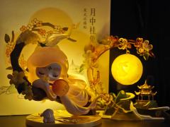 🌕当嫦娥的蜡烛掉进人间…

桂影摇金映月轮，
烛光暖处意缠