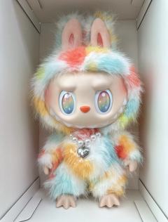 图一是我收集的好多不同颜色的拉布布，像把彩虹都搬回家啦～还有