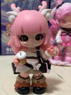 这次联名最喜欢嘟嘟弟弟了，小卤蛋完美适配，姐姐和莉塔都带珠光