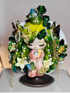 好喜欢自己diy的娃，灯光和亚克力盒子都是精心挑选的，太治愈