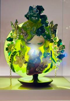 好喜欢自己diy的娃，灯光和亚克力盒子都是精心挑选的，太治愈