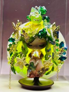 好喜欢自己diy的娃，灯光和亚克力盒子都是精心挑选的，太治愈