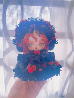 今天是余晖烁烁的穿搭分享哦！
一见实物就感觉和午夜玫瑰娃衣巨