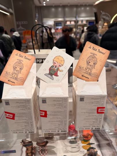 先摇到一个 飞行员  买个奶茶回来  再送一个飞行员和 小王子😆