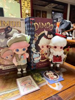 这是第一次入手可动的dimoo，简直太可爱了！今天逛商场看见