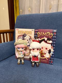 这是第一次入手可动的dimoo，简直太可爱了！今天逛商场看见