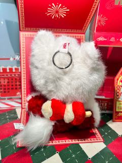 戳中我心巴上 太喜欢了💕 快递一到立马拆盒 ！！
白色小帽