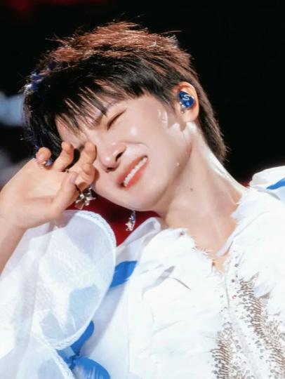 刀子来啦
第一章：我希望你们买的我的周边都换成零食。
第二章：把每天的熬夜卡点都换成睡觉。
第三章：把每天对我的那份爱都换成爱自己。
第四章：也不要省吃俭用地买我那几张卡片。
第五章：思念攒够了，没有