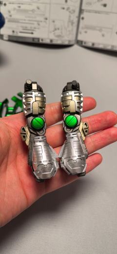 骨架内构和外甲全部喷涂完成，闪闪亮！好看！