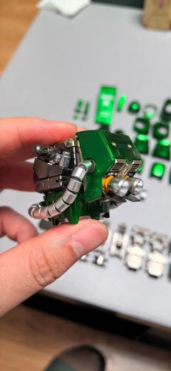 骨架内构和外甲全部喷涂完成，闪闪亮！好看！