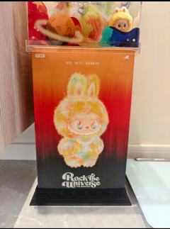 当时自己都没想到能买到labubu rock新品大娃，收到真