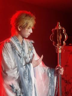 轮流发疯就是以后情感本的归宿。

大宴之上挺好玩的，一个是时