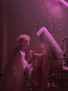 轮流发疯就是以后情感本的归宿。

大宴之上挺好玩的，一个是时