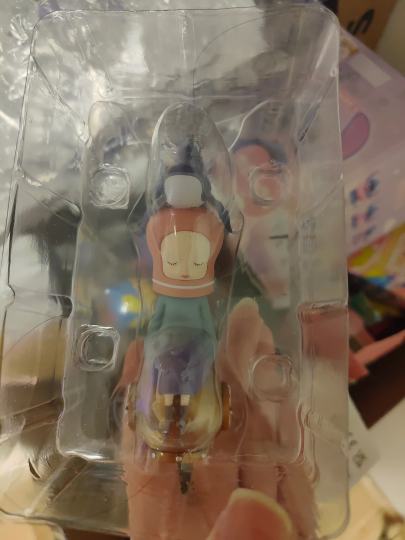 很可爱顶着一个鲸鱼宝宝，可爱可爱腻~