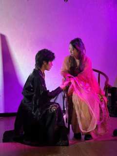 “春山融雪，昆仑玉魄，不及阿瑶半分颜色。”
“血脉相连，不论